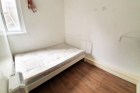 2 bedroom flat to rent, Green lanes, Stoke Newington