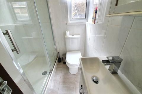 2 bedroom flat to rent, Green lanes, Stoke Newington