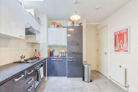 1 bedroom flat to rent, Central Buildings, Peckham SE15