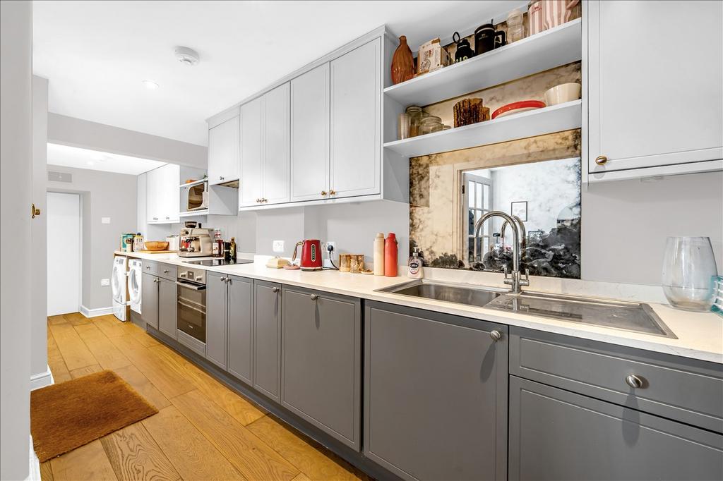 Apartment in London - View 5