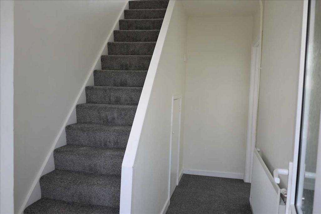 Entrance hall :