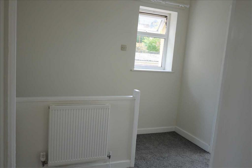 Back bedroom 1 :