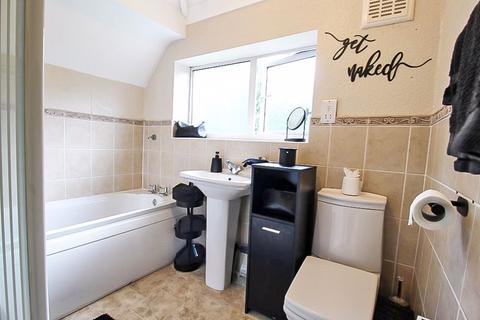 57 Laburnum Road, Lanesfield, Wolverhampton, WV4 6PA