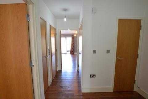 2 bedroom flat to rent, Rectory Park Avenue, Northolt