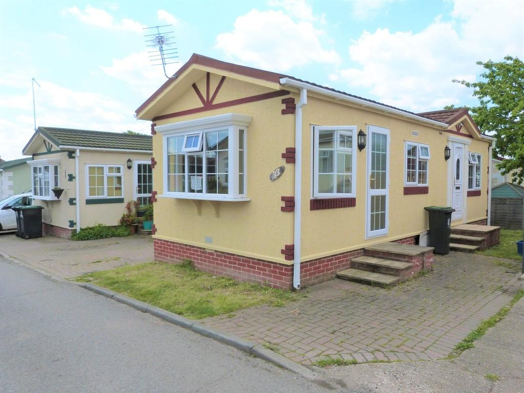Galley Hill, Waltham Abbey 1 bed mobile home £85,000