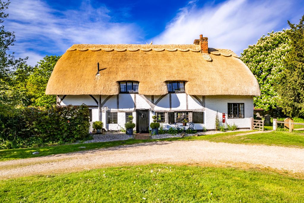 Picture-perfect country cottage with a dreamy English country garden ...