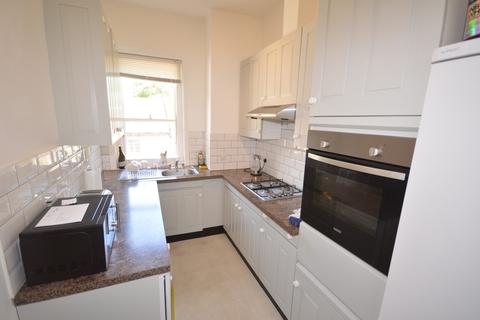 3 bedroom flat to rent - East Row Mews, East Row, Chichester, PO19