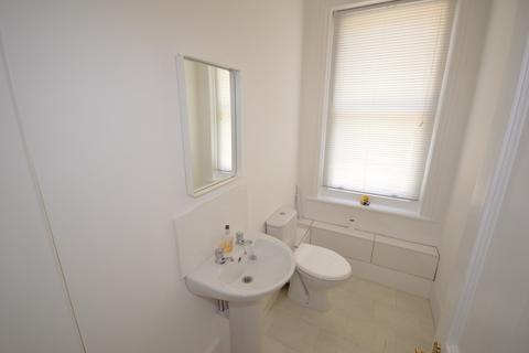 3 bedroom flat to rent, East Row Mews, East Row, Chichester, PO19