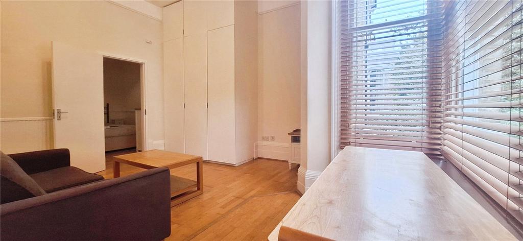 Apartment in Ealing - View 2