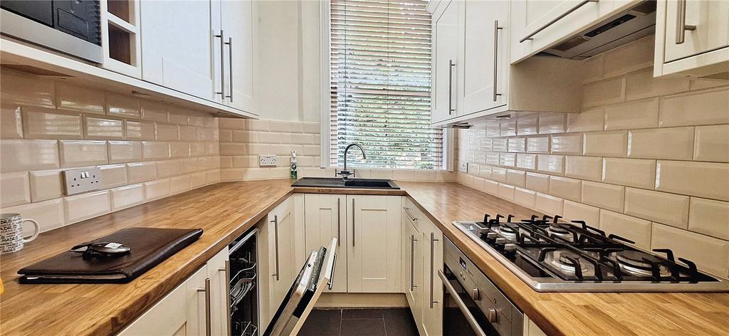 Apartment in Ealing - View 3