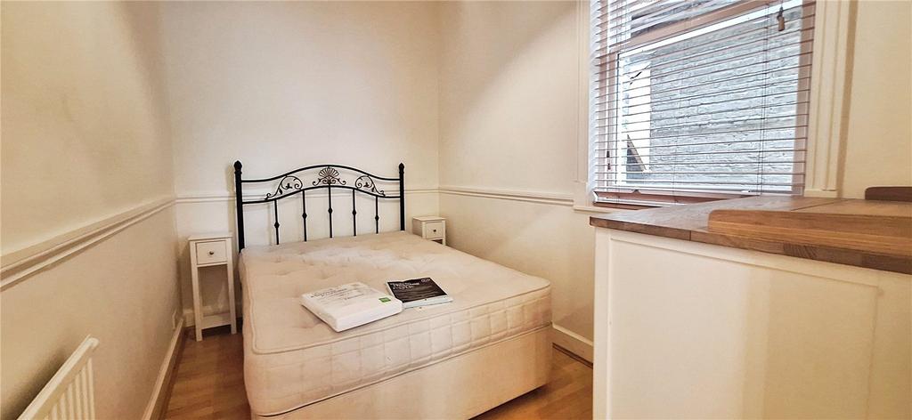 Apartment in Ealing - View 4