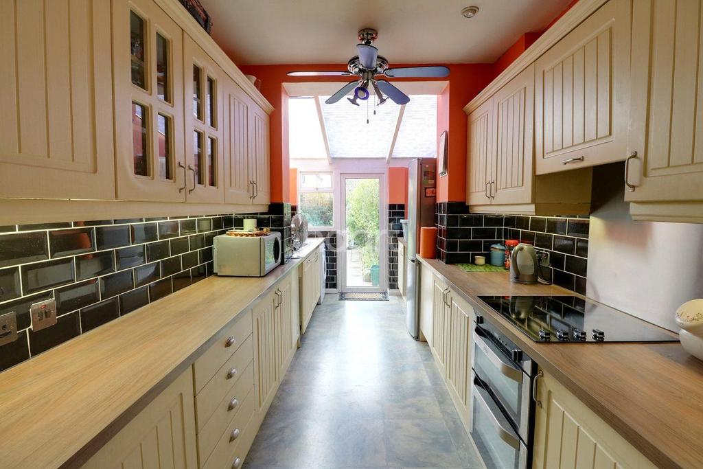 Melford Avenue, Barking 3 bed terraced house £450,000