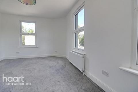 1 bedroom in a flat share to rent, Chigwell Road, South woodford