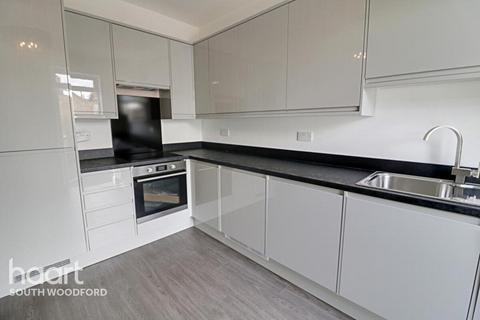 1 bedroom in a flat share to rent, Chigwell Road, South woodford