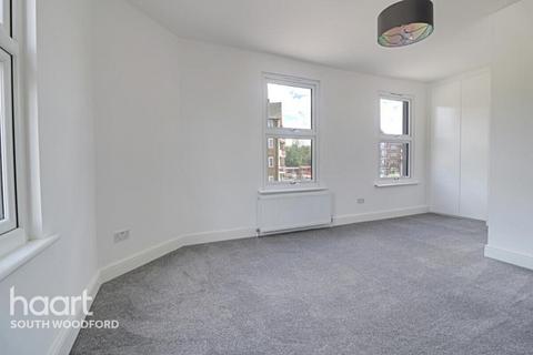 1 bedroom in a flat share to rent, Chigwell Road, South woodford