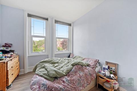 2 bedroom flat to rent, Finchley Road, Hampstead NW3