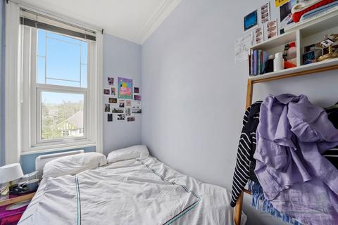 2 bedroom flat to rent, Finchley Road, Hampstead NW3