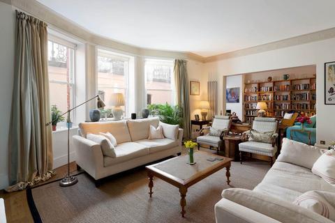 3 bedroom flat for sale, Wynnstay Gardens, Kensington, London