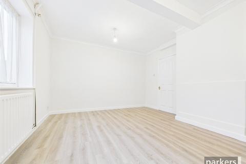 2 bedroom semi-detached house to rent, Whitley Wood Road, Berkshire RG2