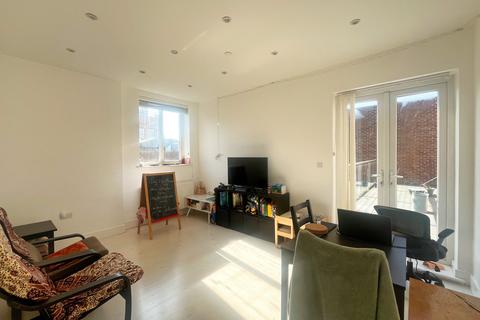 2 bedroom apartment to rent, Richmond Avenue, Southend On Sea SS1