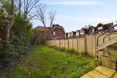 2 bedroom ground floor flat to rent, Canterbury Road, Folkestone