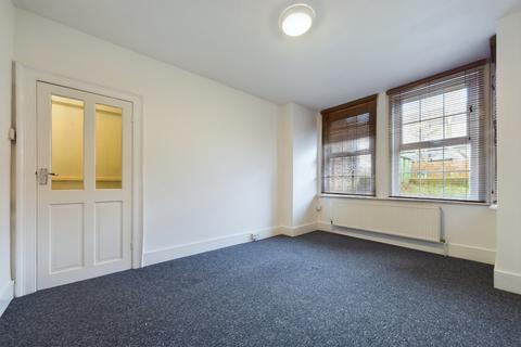 2 bedroom ground floor flat to rent, Canterbury Road, Folkestone