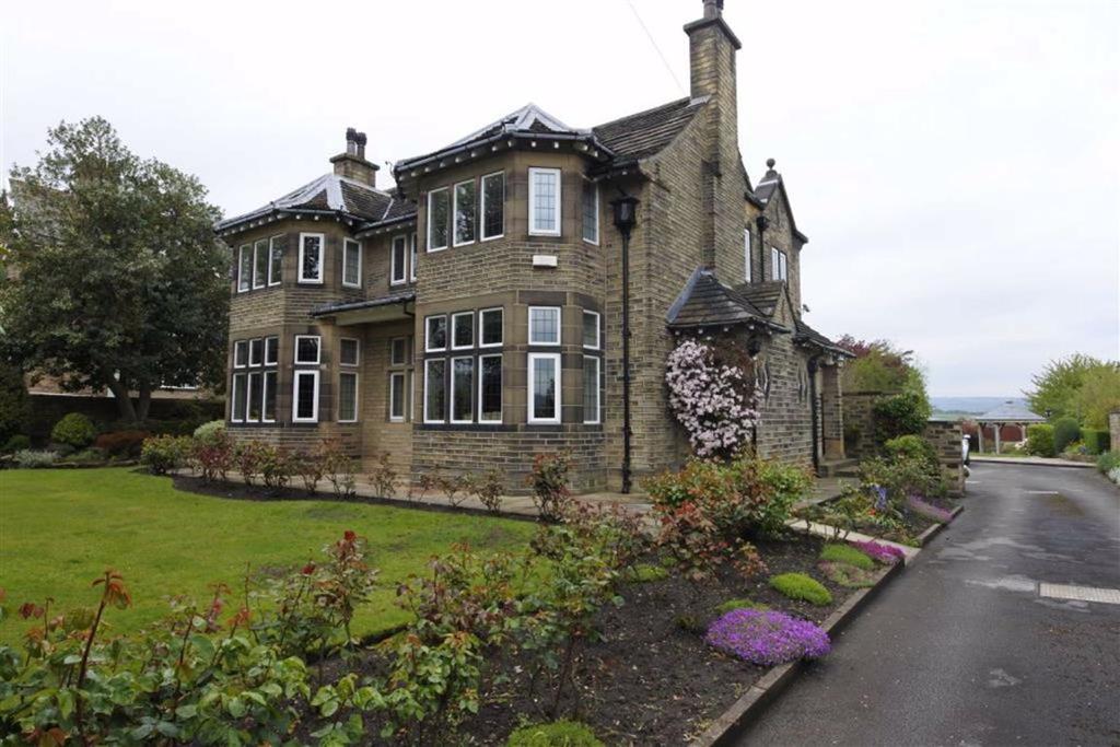Hullen Edge Road, Elland, HX5 4 bed detached house £1,750 pcm (£404 pw)