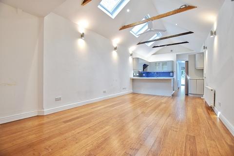 2 bedroom mews to rent, Evelyn Road, Richmond