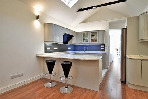 2 bedroom mews to rent, Evelyn Road, Richmond