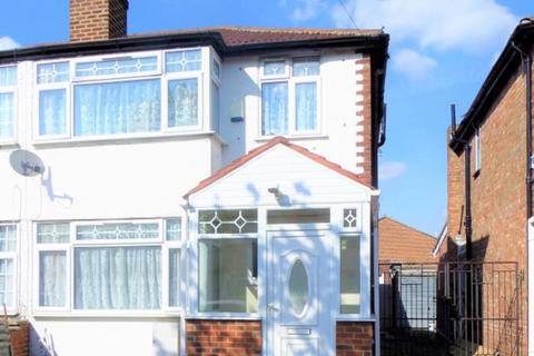 3 bedroom semi-detached house to rent, Granville Road, Hayes