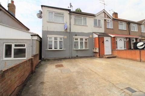 5 bedroom semi-detached house to rent, Laburnum Road, Hayes