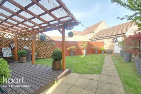 3 bedroom semi-detached house to rent, Kingfisher Drive, Ely