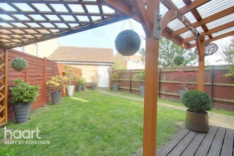 3 bedroom semi-detached house to rent, Kingfisher Drive, Ely