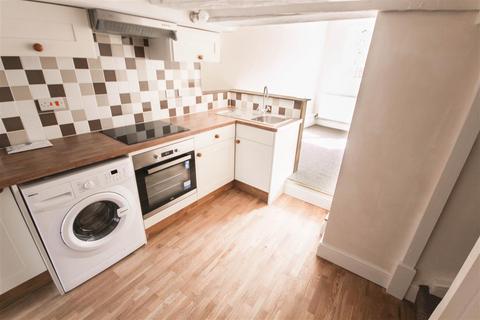 1 bedroom end of terrace house to rent, Latimer Street, Romsey