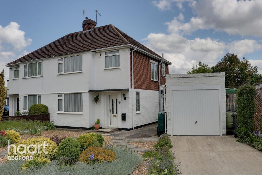 Hatfield Crescent, Bedford 3 bed semidetached house £300,000
