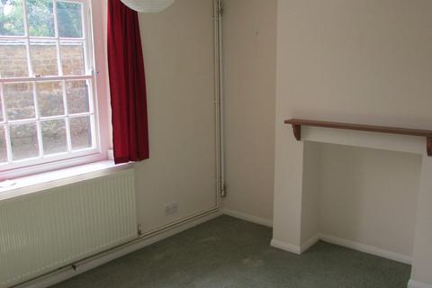 2 bedroom terraced house to rent, Kings Road, Oxfordshire OX15