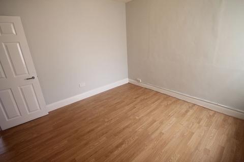 4 bedroom semi-detached house to rent, Mill Avenue, Uxbridge, UB8