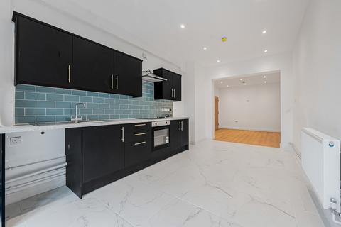 5 bedroom terraced house to rent, Christchurch Road, Purley