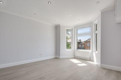 4 bedroom flat to rent, Norfolk Road, Seven Kings, IG3