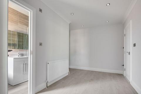 4 bedroom flat to rent, Norfolk Road, Seven Kings, IG3