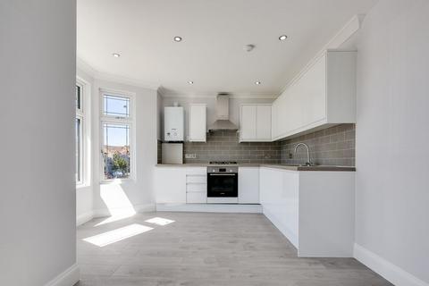4 bedroom flat to rent, Norfolk Road, Seven Kings, IG3