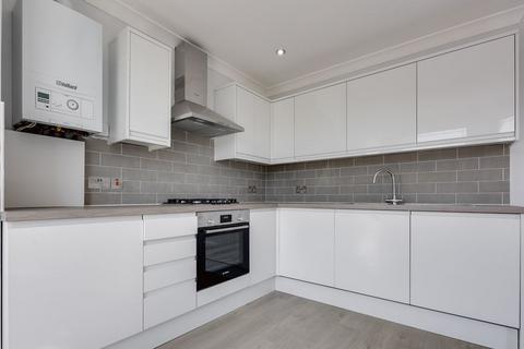 4 bedroom flat to rent, Norfolk Road, Seven Kings, IG3