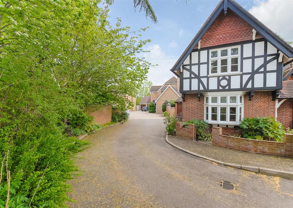 Burfield Road, Old Windsor, Windsor 3 bed terraced house £425,000