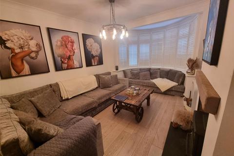 3 Broadlands Road, Hockley, SS5 5DT
