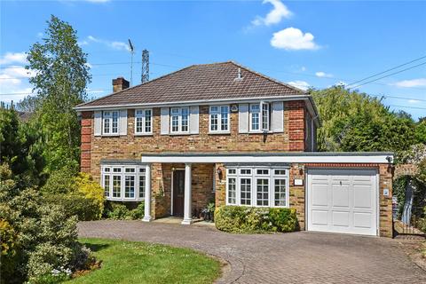 4 bedroom detached house to rent, Heathside Road, Moor Park, Northwood, Middlesex, HA6