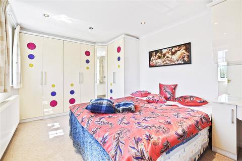 4 bedroom detached house to rent, Heathside Road, Moor Park, Northwood, Middlesex, HA6