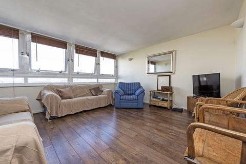 3 bedroom apartment to rent - Park Court, Battersea, SW11