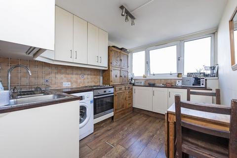 3 bedroom apartment to rent - Park Court, Battersea, SW11