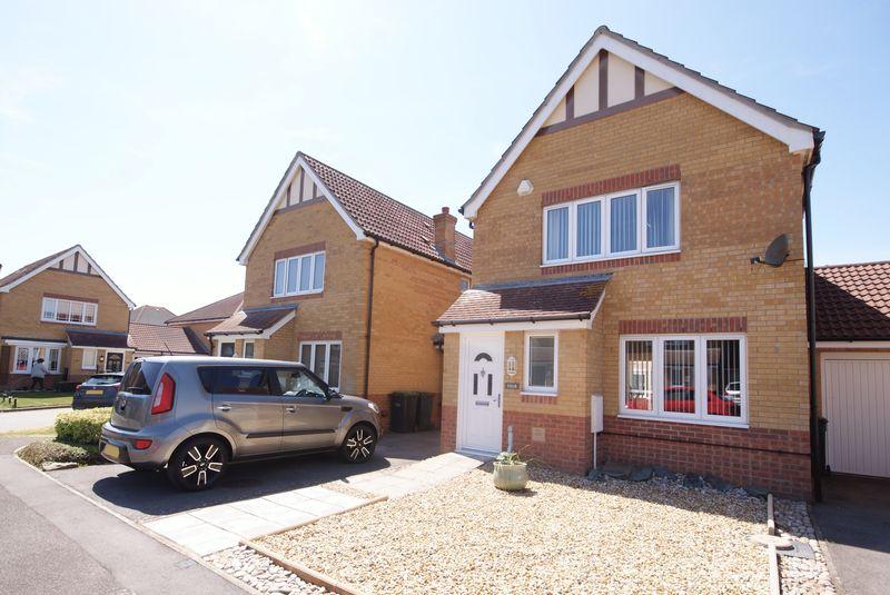 Bryson Close, LeeontheSolent, PO13 3 bed link detached house for