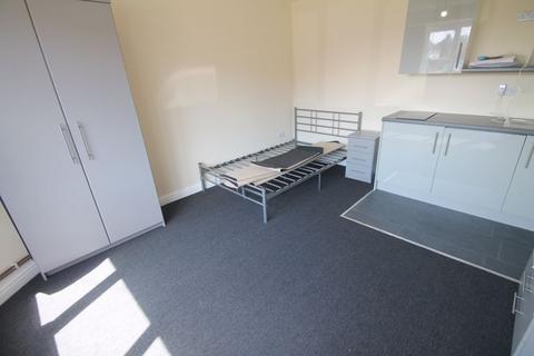 1 bedroom apartment to rent, Violet Avenue, Uxbridge, UB8